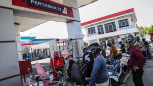 PT Pertamina Patra Niaga resmi melakukan penyesuaian harga jual bahan bakar minyak (BBM) nonsubsidi untuk produk Pertamax dan Pertamax Green 95 yang mulai berlaku pada Rabu (10/6/2026). Berdasarkan daftar harga BBM retail nonsubsidi terbaru di Stasiun Pengisian Bahan Bakar Umum (SPBU) per 10 Juni 2026, harga Pertamax (RON 92) mengalami kenaikan dari Rp12.300 per liter menjadi Rp16.250 per liter.