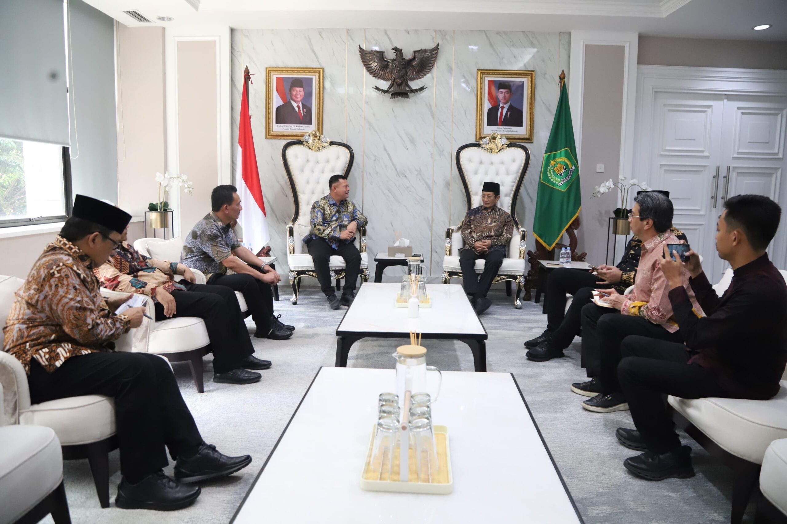 Bupati Aceh Utara Ismail A. Jalil dan rombongan melakukan audiensi dengan Menteri Agama (Menag) Nasaruddin Umar di Jakarta, Kamis (11/6/2026). Dalam pertemuan tersebut, Bupati yang akrab disapa Ayah Wa itu menyampaikan kondisi sejumlah pesantren dan sekolah keagamaan yang masih membutuhkan dukungan sarana pembelajaran.