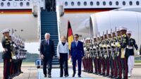 Presiden Republik Federal Jerman Frank-Walter Steinmeier bersama Ibu Negara Elke Büdenbender tiba di Jakarta dalam rangka kunjungan kenegaraan ke Indonesia, Senin (15/6/2026). Pesawat yang membawa keduanya mendarat di Pangkalan TNI AU Halim Perdanakusuma, Jakarta sekitar pukul 09.20 WIB.