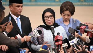 Kepala Badan Gizi Nasional (BGN), Nanik S. Deyang, menegaskan komitmennya untuk meningkatkan efektivitas Program Makan Bergizi Gratis (MBG) melalui efisiensi anggaran, penguatan kualitas layanan, dan penataan ulang penerima manfaat.