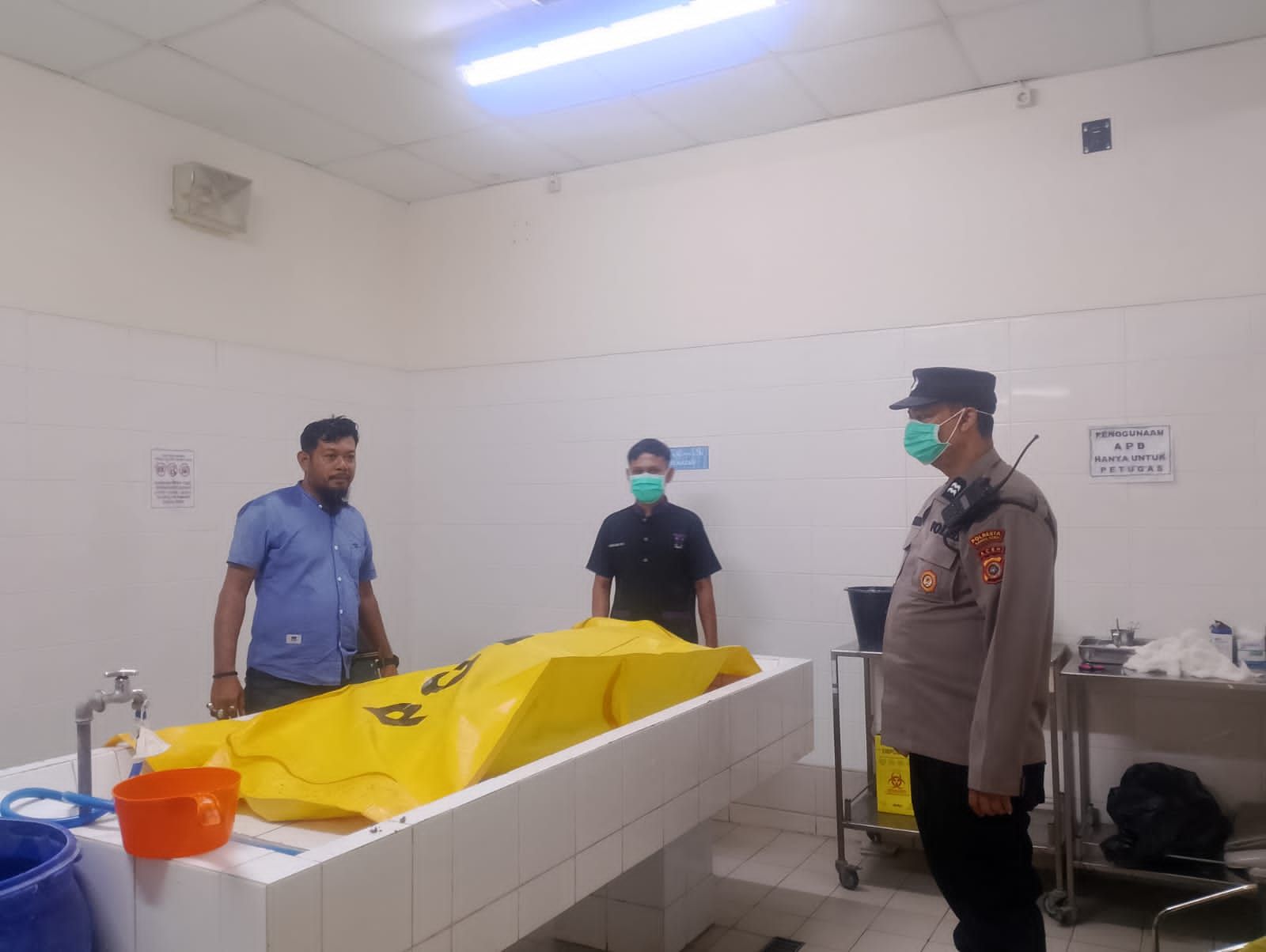 Warga Gampong Peunayong Kecamatan Kuta Alam Kota Banda Aceh dihebohkan dengan penemuan mayat tak dikenal di salah satu kamar mandi lingkungan Masjid Al Muttaqin, Selasa (2/6/2026) sore.
